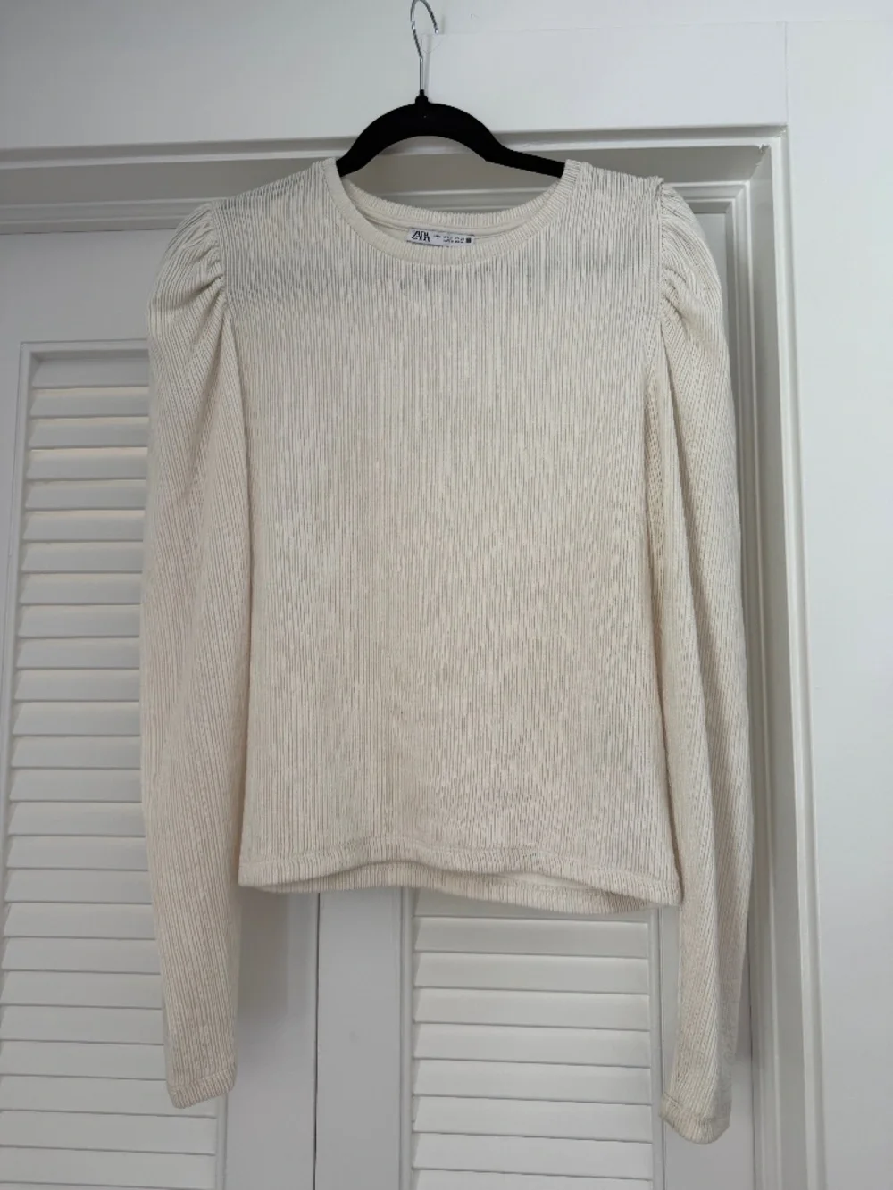 ZARA, puff sleeved/textured top, Size M